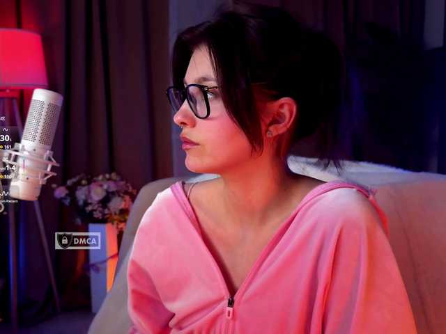 HoneyCherry's BongaCams show and profile