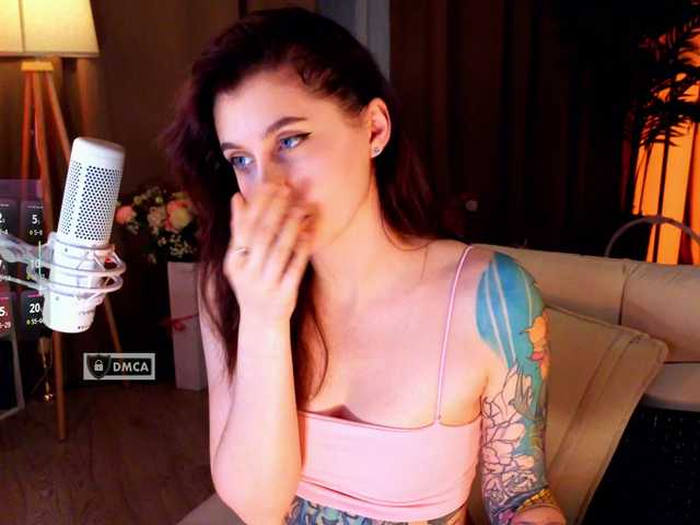 HoneyCherry's BongaCams show and profile