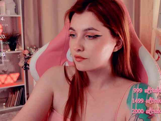 nude chat HoneyCherry