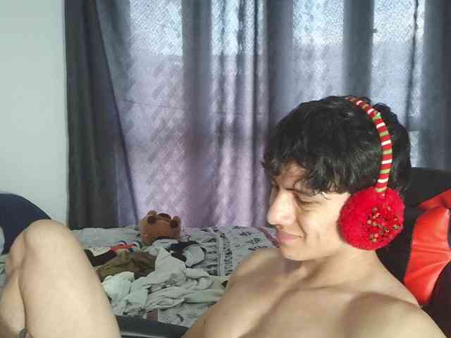 AresHolland Live Webcam on BongaCams