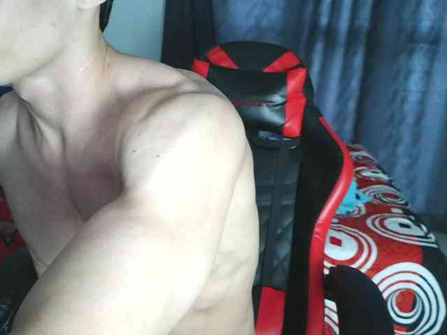 AresHolland Live Webcam on BongaCams