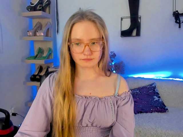 le modèle NancyErotic est en webcam porno dans un show sur le site bongacams, il possède les tags suivants: White/Caucasian,Blonde,Shaved