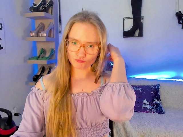 le modèle NancyErotic est en webcam porno dans un show sur le site bongacams, il possède les tags suivants: White/Caucasian,Blonde,Shaved