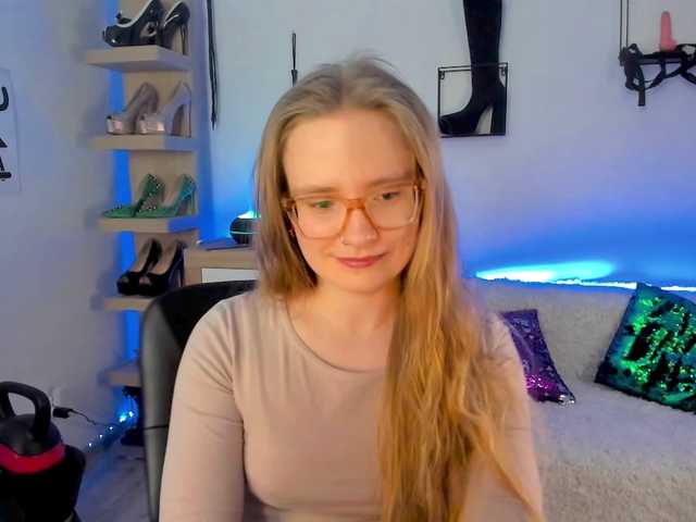 le modèle NancyErotic est en webcam porno dans un show sur le site bongacams, il possède les tags suivants: White/Caucasian,Blonde,Shaved