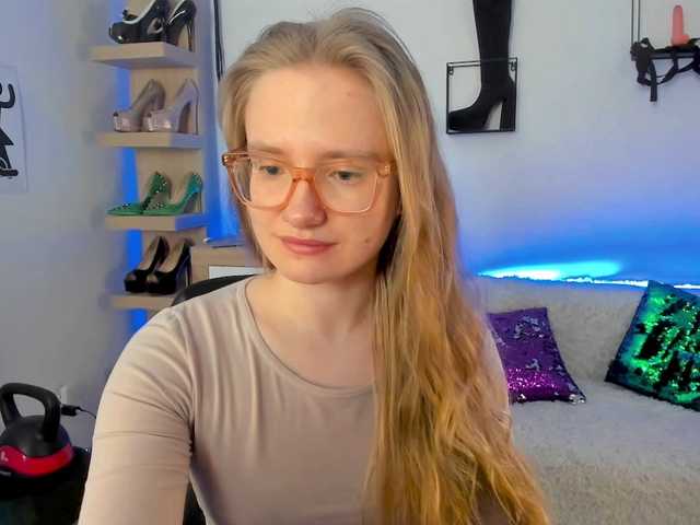 le modèle NancyErotic est en webcam porno dans un show sur le site bongacams, il possède les tags suivants: White/Caucasian,Blonde,Shaved