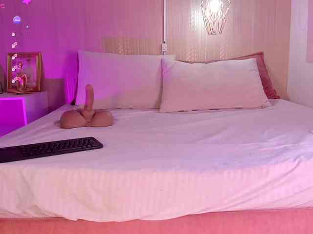 Ashley-Pink webcam
