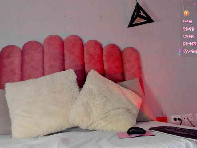 Ashley-Pink webcam