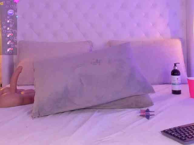Ashley-Pink webcam