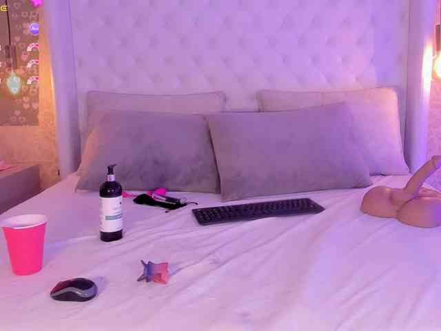 Ashley-Pink webcam