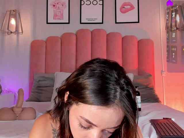 Ashley-Pink webcam