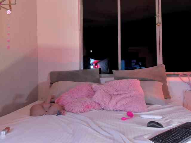 Ashley-Pink webcam