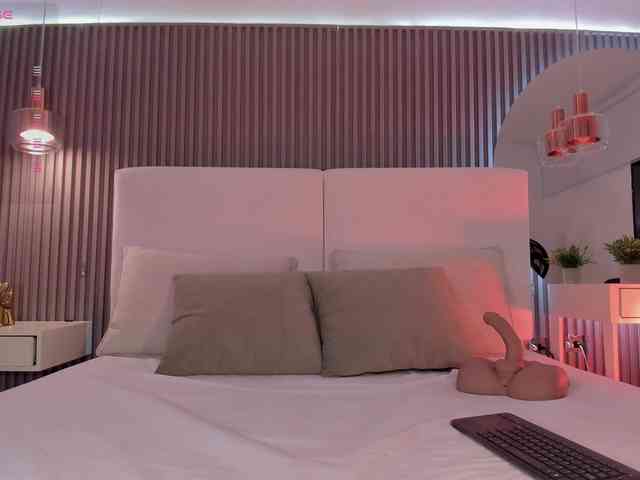 Ashley-Pink webcam