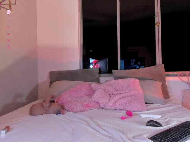 Ashley-Pink webcam