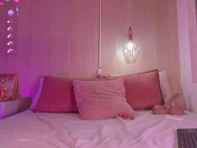 Ashley-Pink webcam