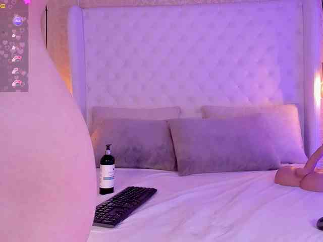 Ashley-Pink webcam