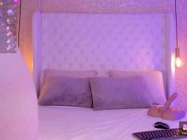 Ashley-Pink webcam