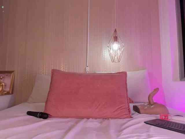 Ashley-Pink webcam