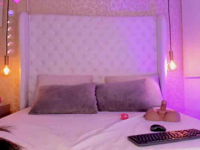 Ashley-Pink webcam