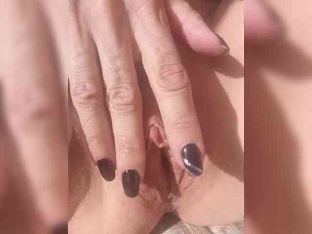 lulu15a Live Webcam on BongaCams