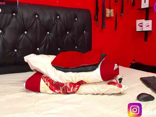 Nicki-latina webcam