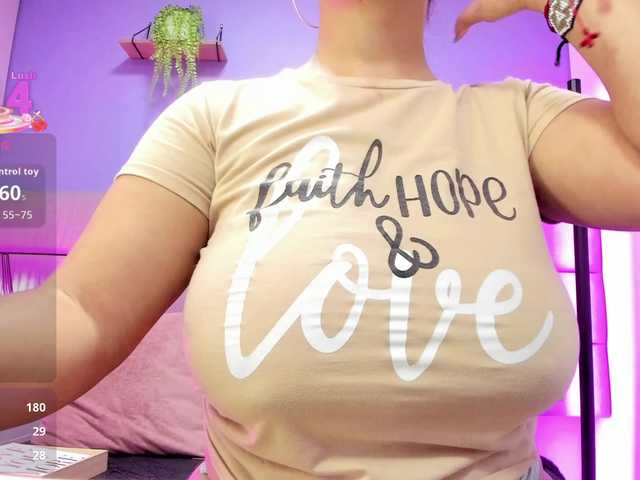 Kiiara-Sky's BongaCams show and profile