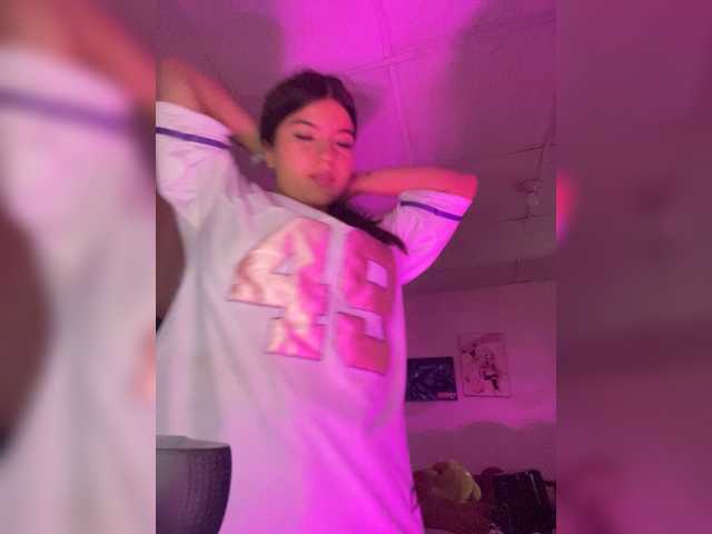 Sweet-emily1's BongaCams show and profile