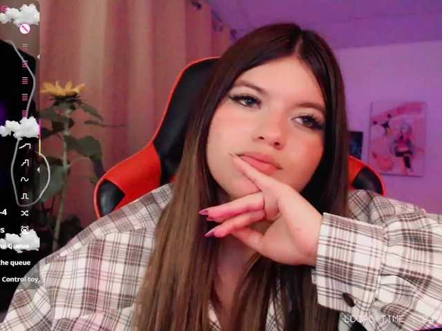 le modèle Im_emi est en webcam porno dans un show sur le site bongacams, il possède les tags suivants: Latino/Hispanic,Brunette,Shaved