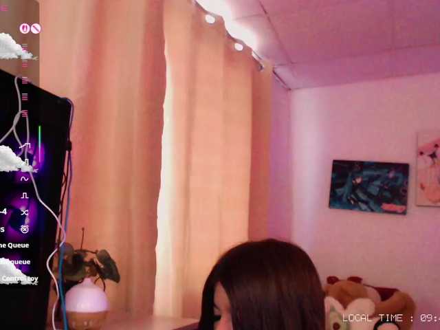 le modèle Im_emi est en webcam porno dans un show sur le site bongacams, il possède les tags suivants: Latino/Hispanic,Brunette,Shaved