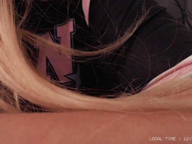 Sweet-emily1's BongaCams show and profile