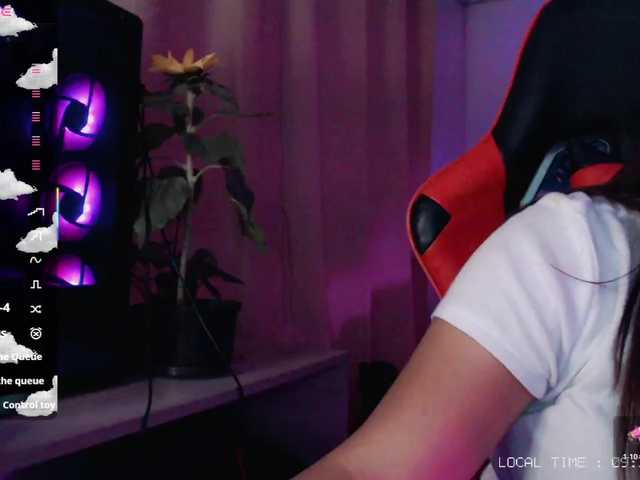 le modèle Im_emi est en webcam porno dans un show sur le site bongacams, il possède les tags suivants: Latino/Hispanic,Brunette,Shaved