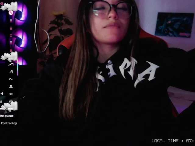 Sweet-emily1's BongaCams show and profile