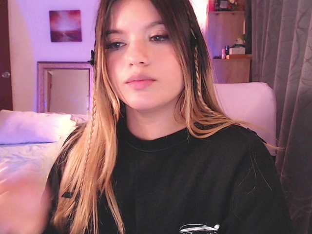 Sweet-emily1's BongaCams show and profile