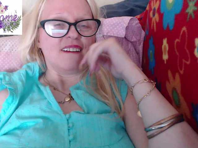 Discover martachatte19 from BongaCams
