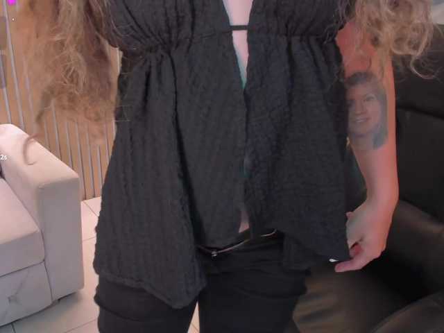 BiancaPierce's BongaCams show and profile