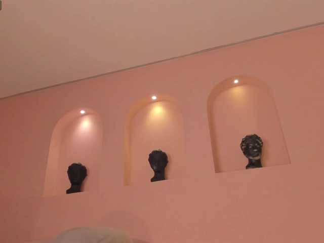 BiancaPierce's BongaCams show and profile