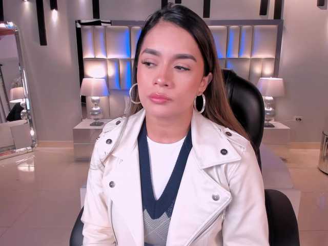 BiancaPierce's BongaCams show and profile