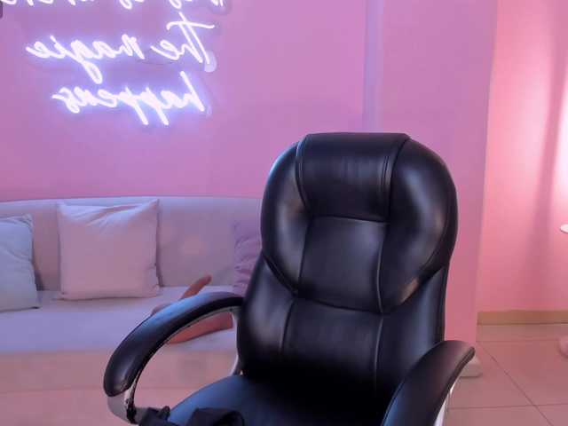 BiancaPierce's BongaCams show and profile