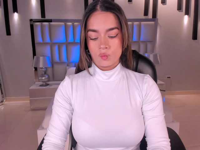 BiancaPierce's BongaCams show and profile