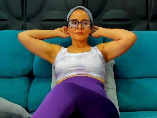 Samhotie's BongaCams show and profile