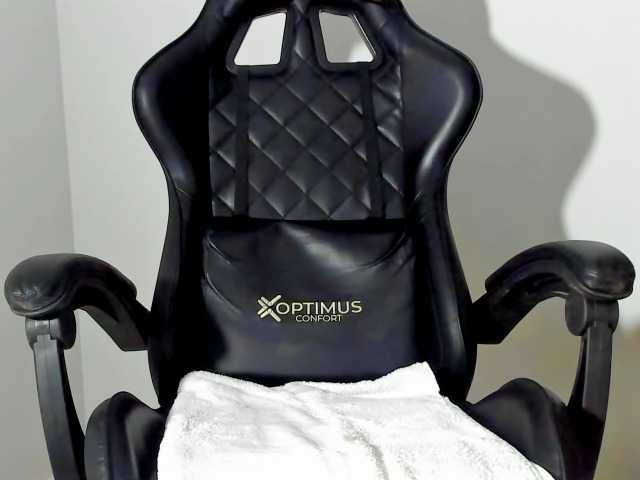 Samhotie's BongaCams show and profile