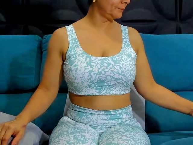 Samhotie's BongaCams show and profile