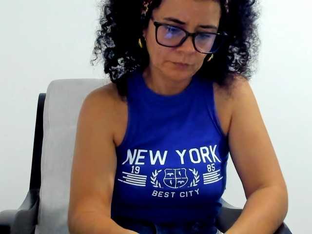 Samhotie's BongaCams show and profile