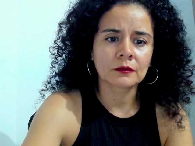 Samhotie's BongaCams show and profile