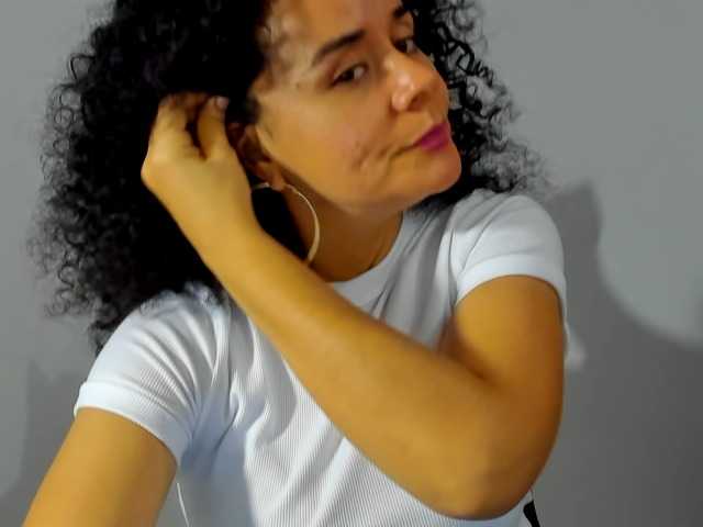 Samhotie's BongaCams show and profile