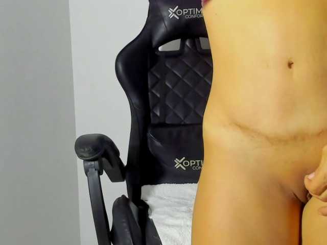 Samhotie's BongaCams show and profile