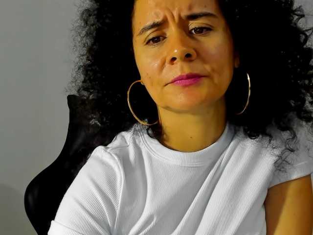 Samhotie's BongaCams show and profile