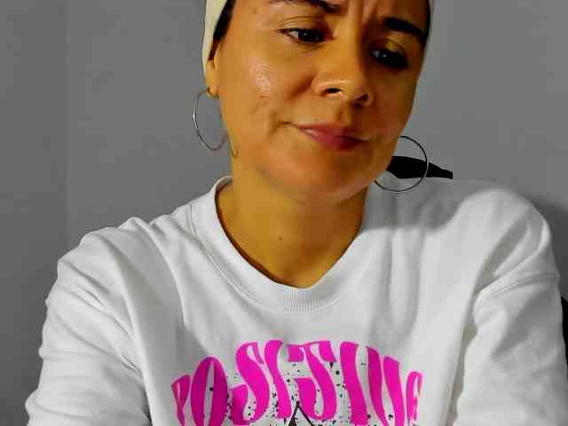 Samhotie Live Webcam on BongaCams