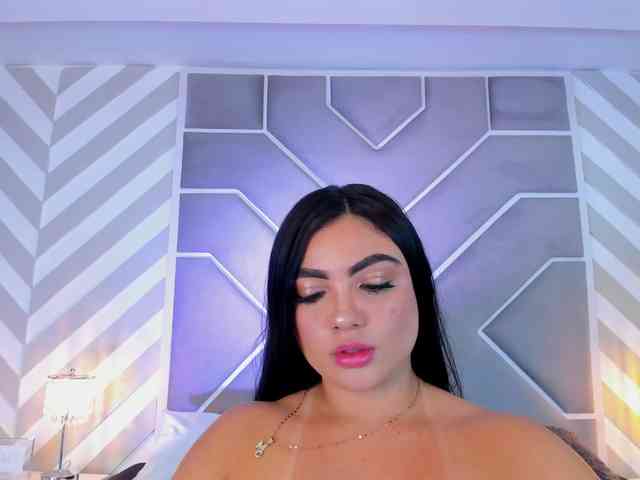 Emily-White webcam