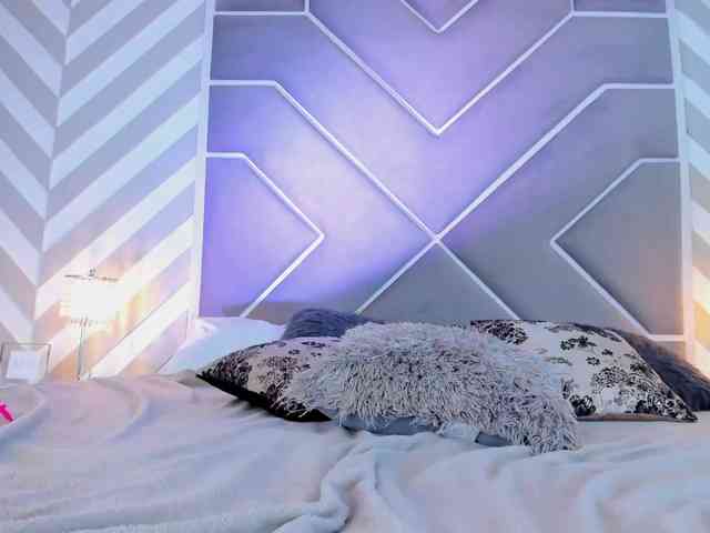 Emily-White webcam