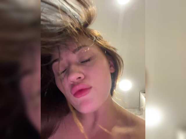 juicy-peachh's BongaCams show and profile